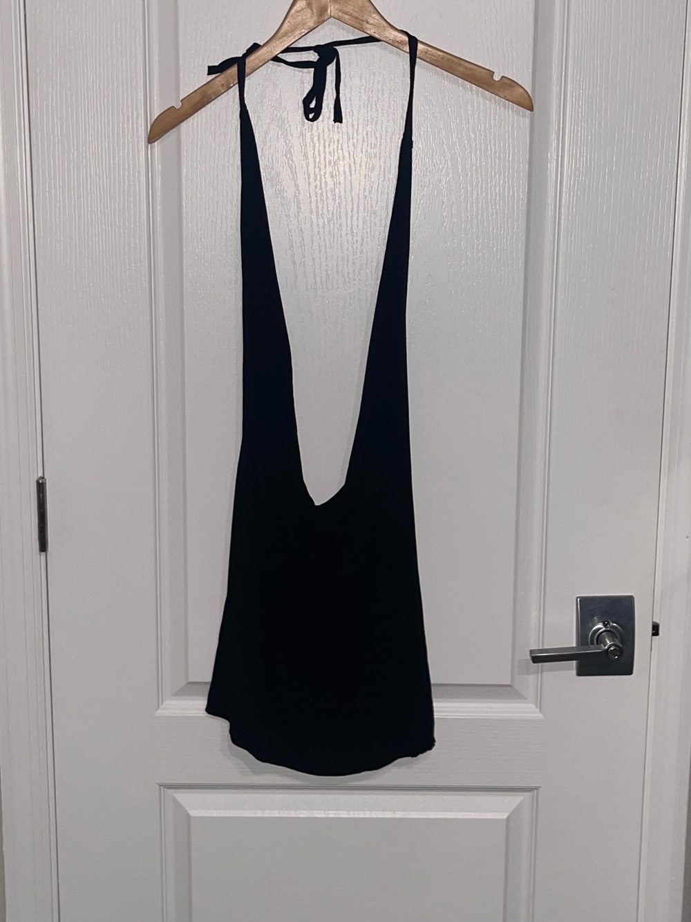 INDAH RAFAELA COWL NECK MINI DRESS
{$160} BLACK HALTER TIE NECK VISCOSE SMALL - Picture 3 of 8